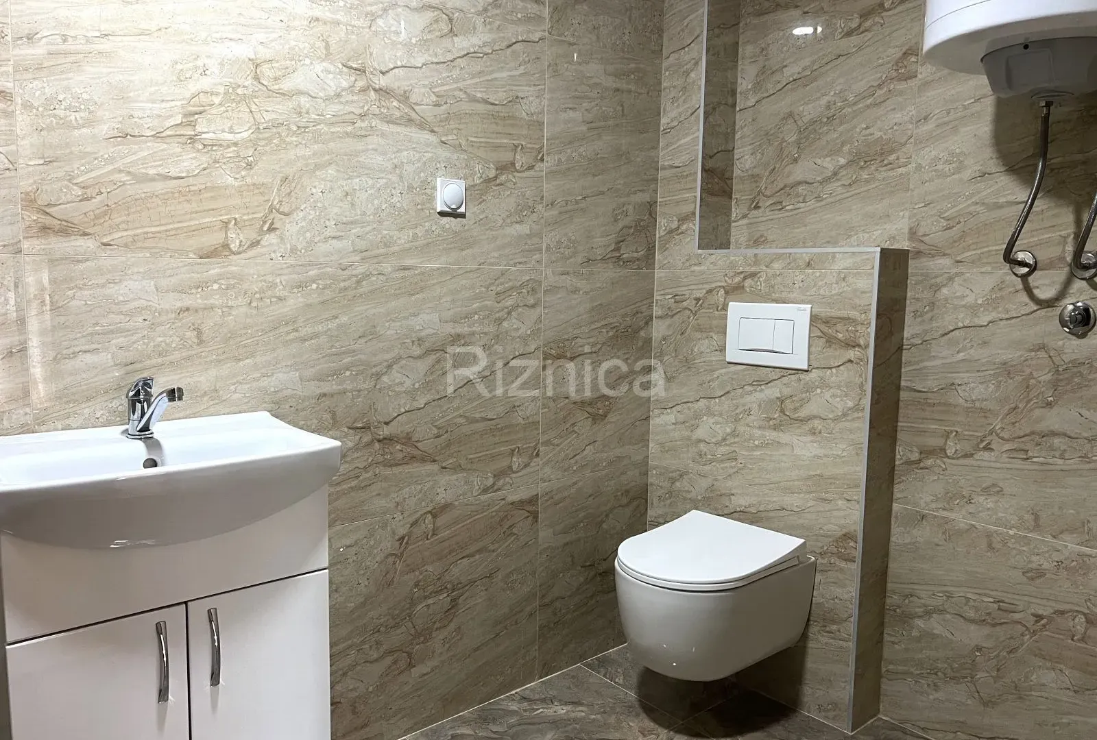 Prodaja, dvosoban stan, 70m², Pantelej, Niš