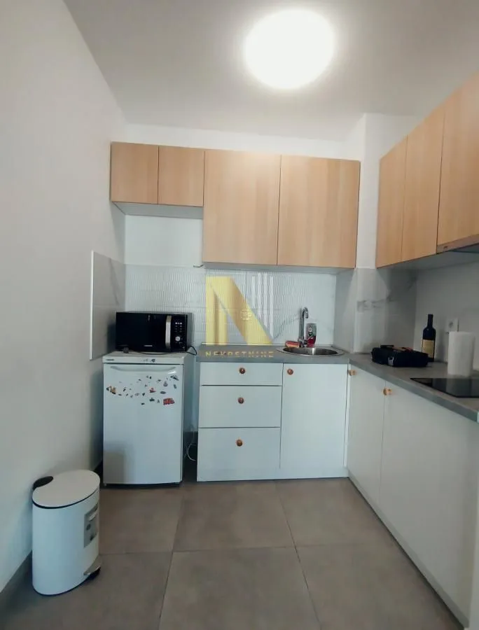 Izdavanje, jednosoban stan, 37m², Novo naselje, Novi Sad