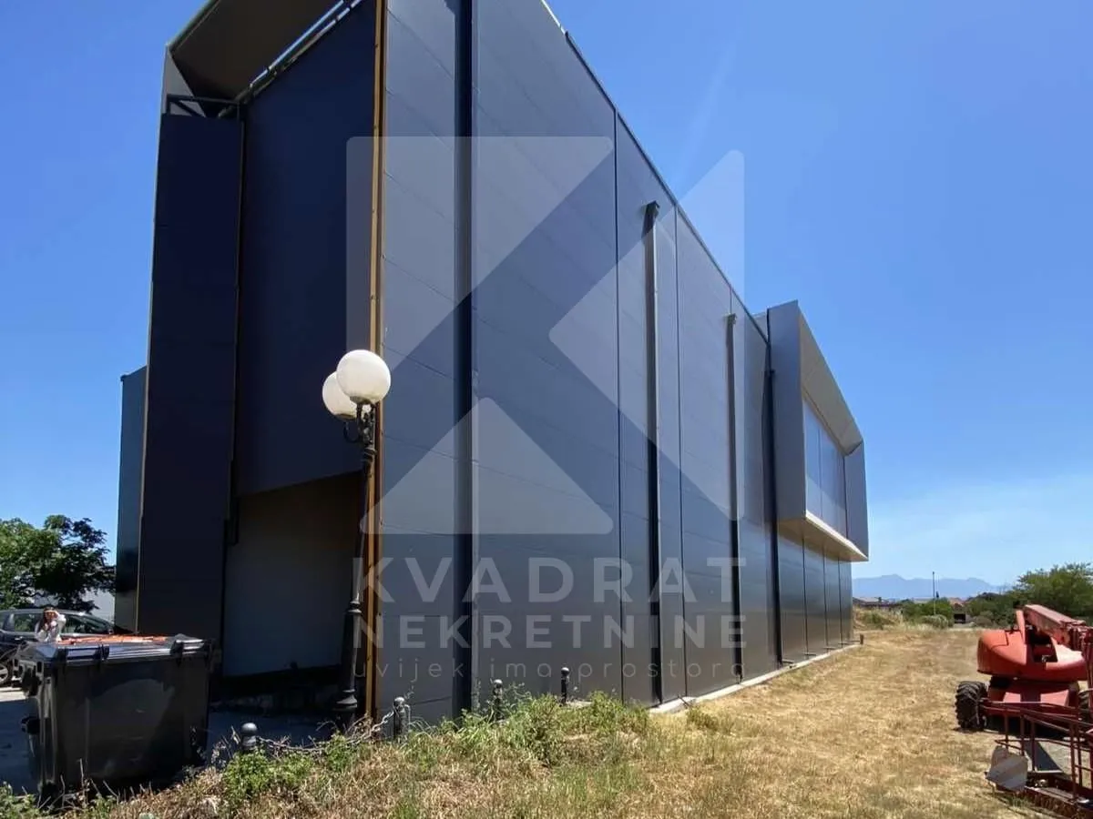 Rent, office space, 1800m², Zeta, Podgorica