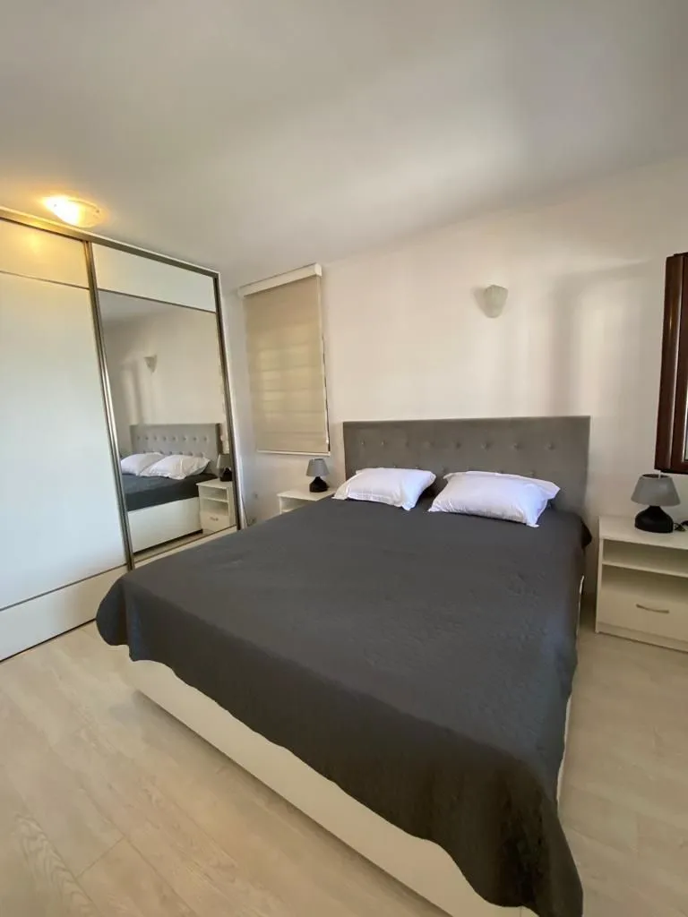 Izdavanje, jednosoban stan, 60m², Rafailovići, Budva