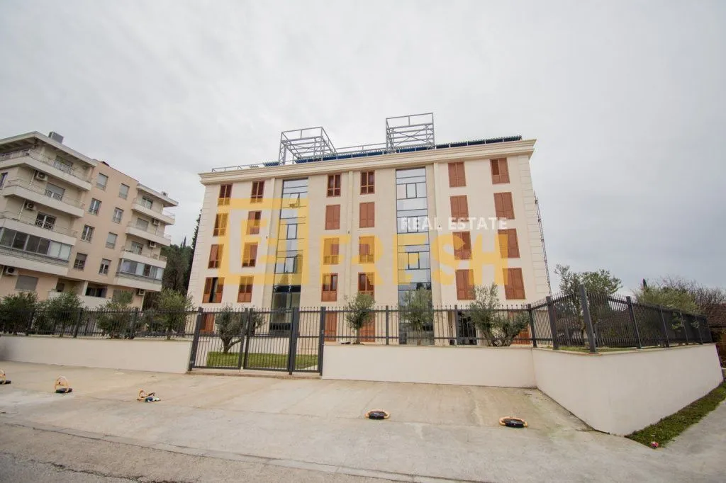 Izdavanje, četvorosoban stan, 150m², Centar, Podgorica