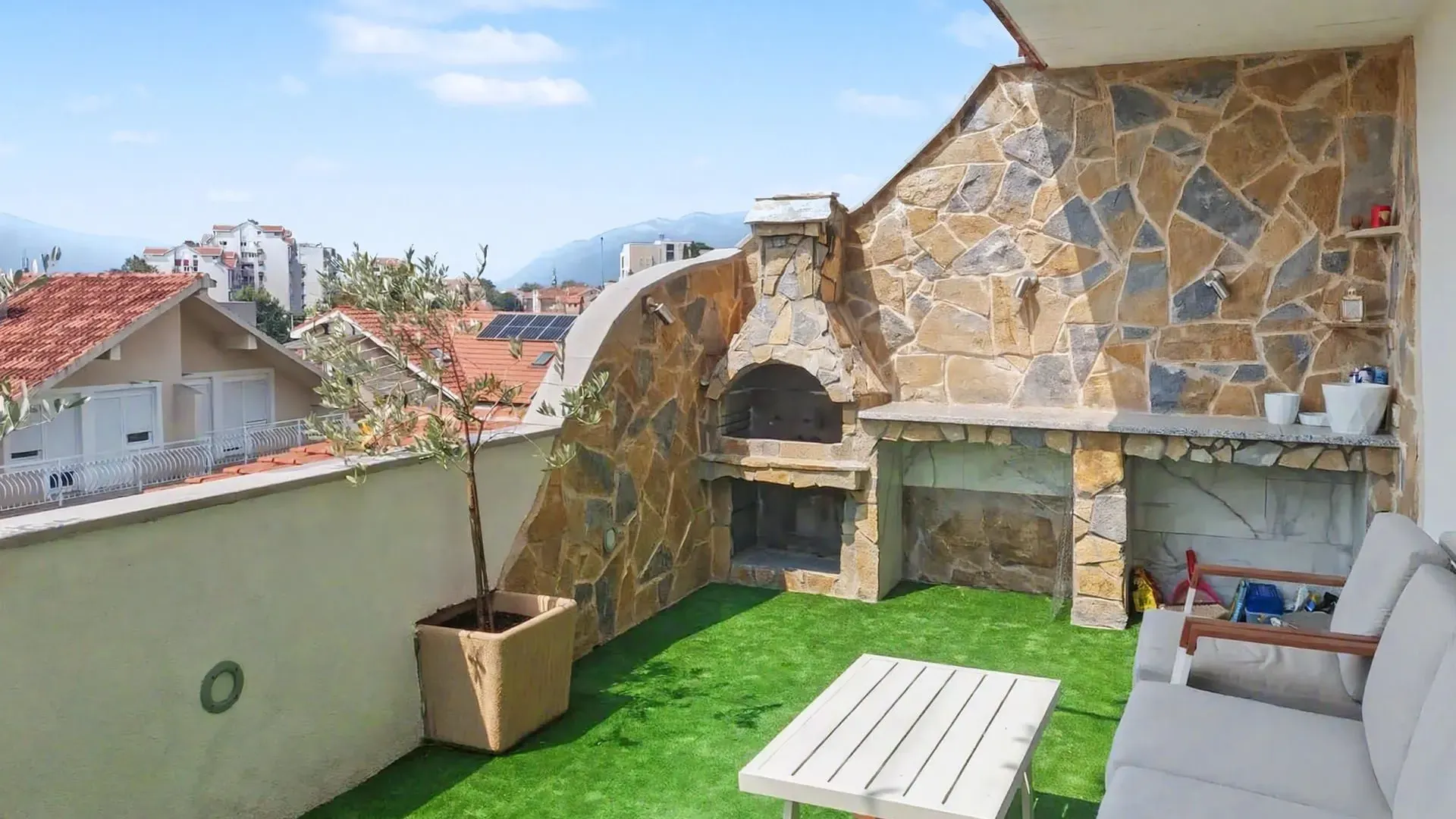 Prodaja, dvosoban stan, 110m², Centar, Tivat