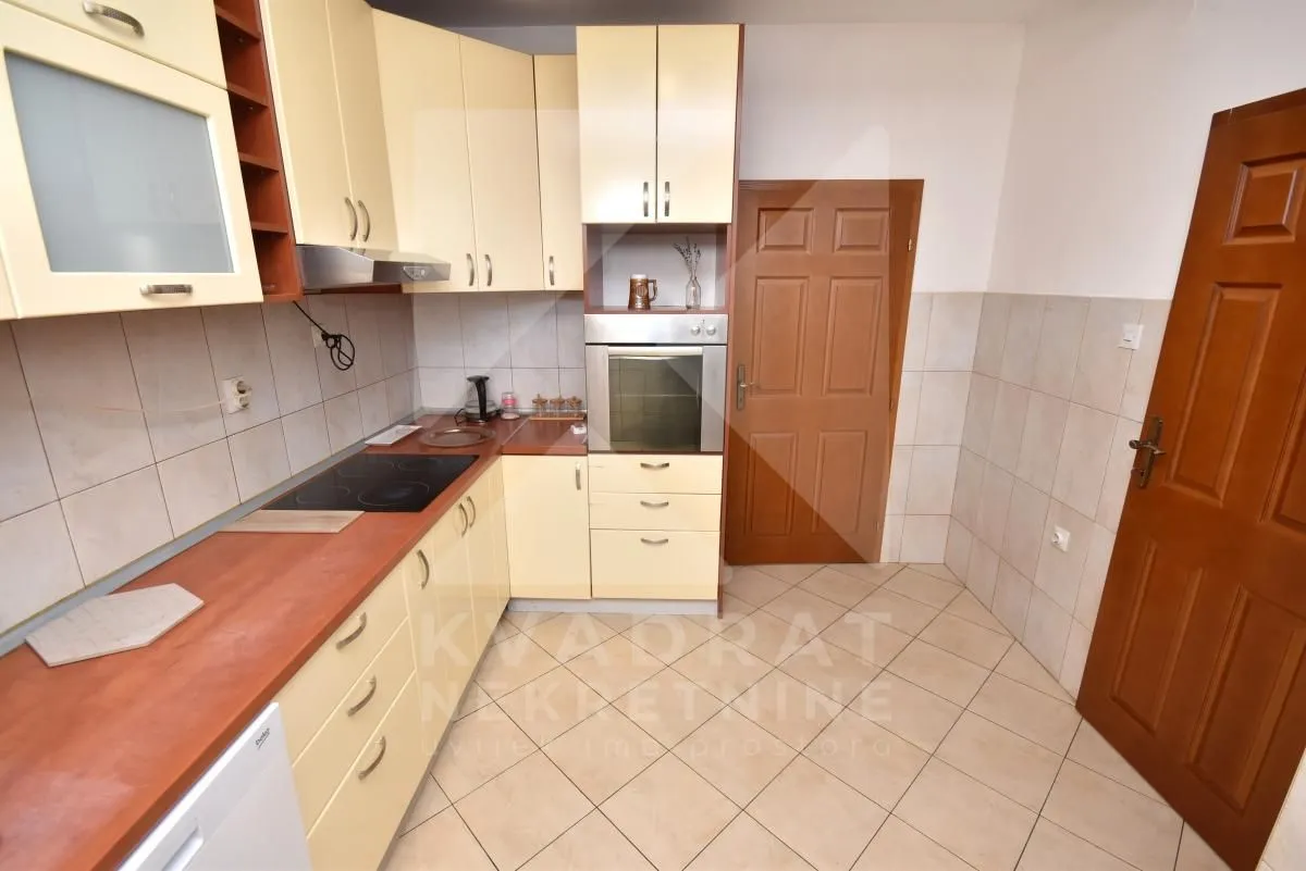 Rent, four bedroom apartment, 160m², Tološi, Podgorica