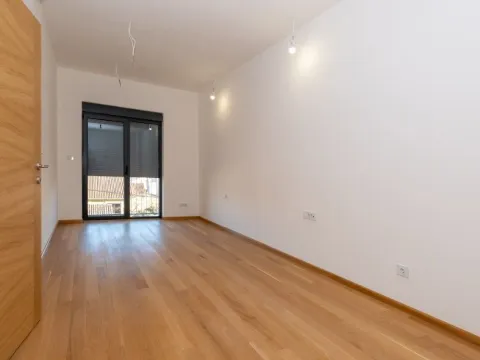Izdavanje, četvorosoban stan, 142m², Zabjelo, Podgorica - image 7