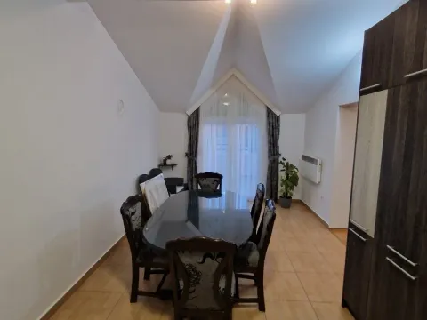 Rent, three bedroom apartment, 115m², Tološi, Podgorica - image 4