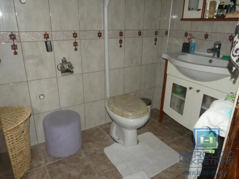 Prodaja, kuća, 380m², Pivara, Jagodina