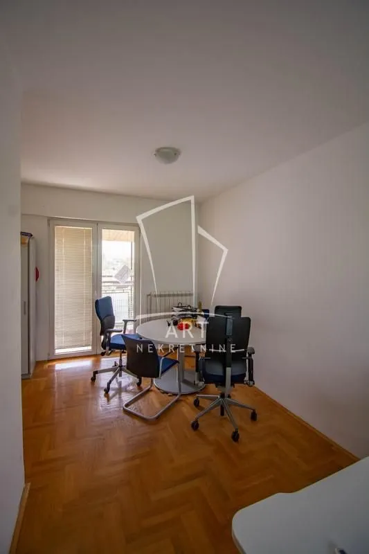 Prodaja, stan, 226m², Voždovac Sve Podlokacije, Beograd