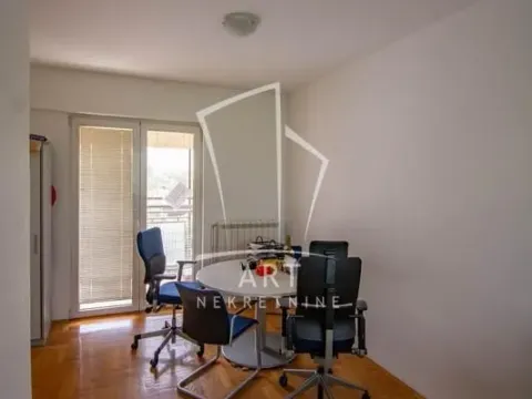 Prodaja, stan, 226m², Voždovac Sve Podlokacije, Beograd - image 11