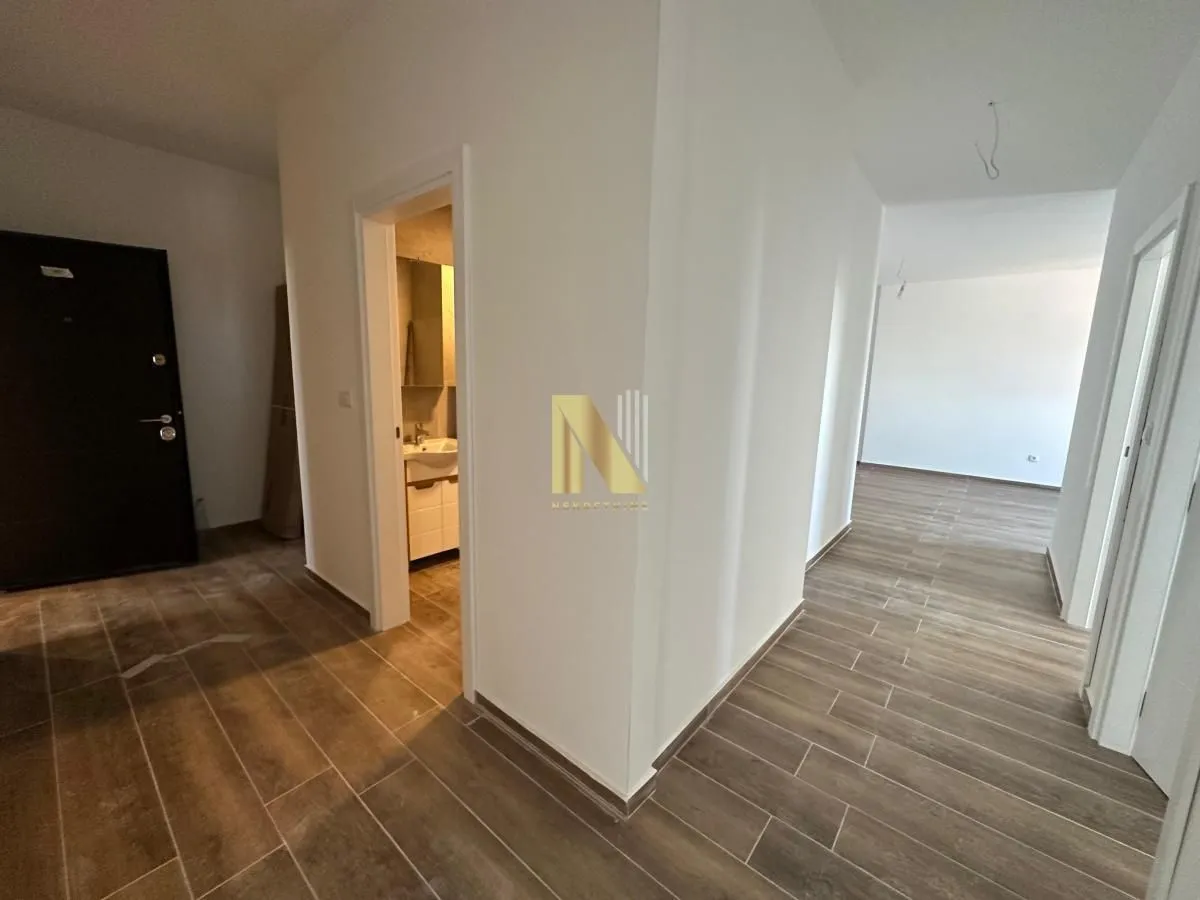 Prodaja, četvorosoban stan, 88m², Centar, Inđija