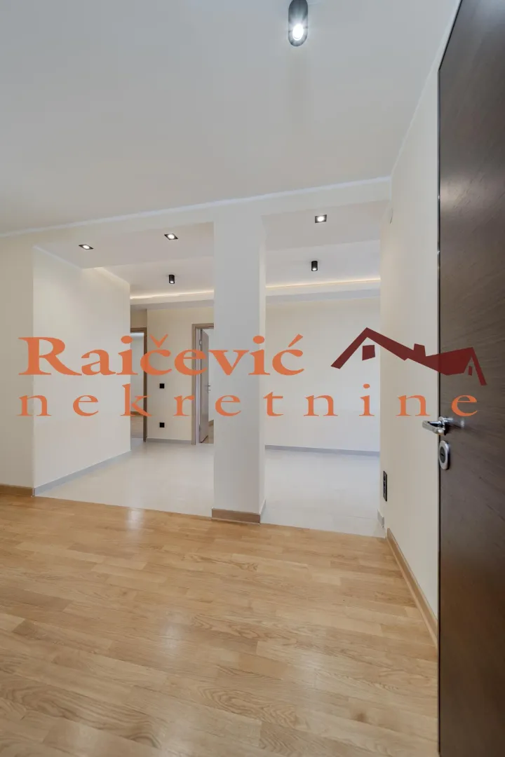 Prodaja, četvorosoban stan, 123m², Voždovac Sve Podlokacije, Beograd