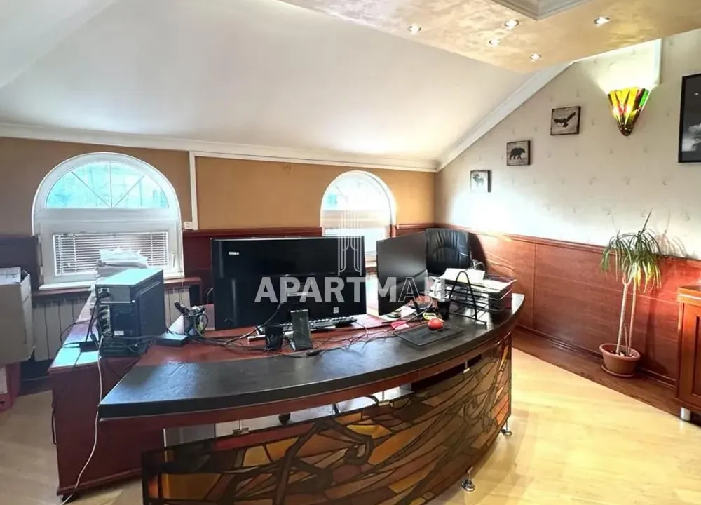 Izdavanje, poslovni prostor, 700m², Banjica, Voždovac Sve Podlokacije