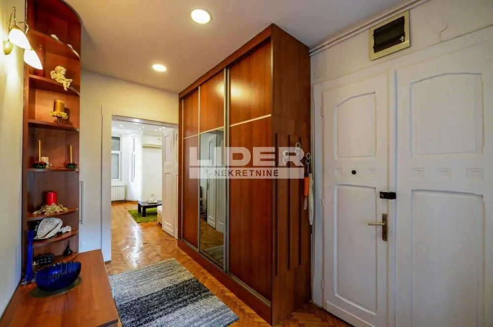 Prodaja, trosoban stan, 86m², Cvetni Trg, Vračar Sve Podlokacije