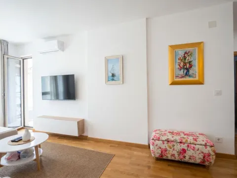 Sale, one bedroom apartment, 43m², Bečići, Budva - image 9
