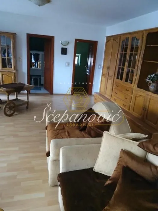 Prodaja, kuća, 360m², Veternik, Novi Sad Sve Podlokacije