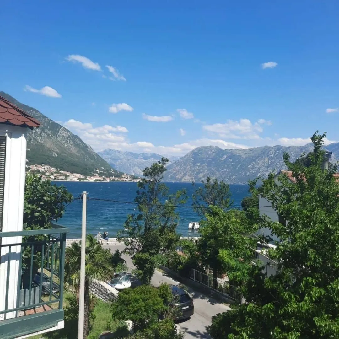 Rent, one bedroom apartment, 45m², Dobrota, Kotor