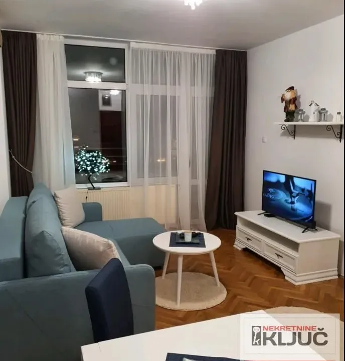 Izdavanje, jednosoban stan, 47m², Bulevar Oslobodjenja, Novi Sad Sve Podlokacije