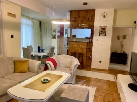 Izdavanje, dvosoban stan, 76m², Centar, Podgorica - image 10