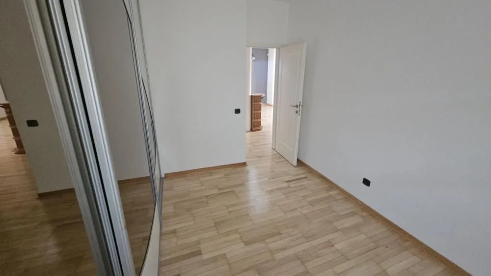 Izdavanje, kuća, 200m², Zemun Novi Grad, Zemun Sve Podlokacije