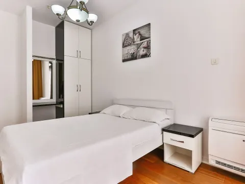Izdavanje, dvosoban stan, 77m², Centar, Budva - image 5