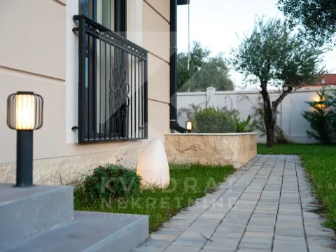 Prodaja, kuća, 166m², Tološi, Podgorica - image 33