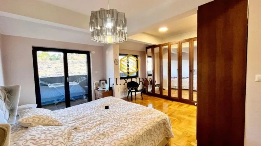 Prodaja, četvorosoban stan, 209m², Centar, Podgorica