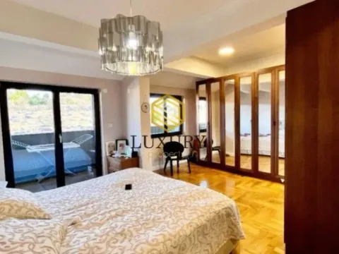 Sale, four bedroom apartment, 209m², Centar, Podgorica - image 9