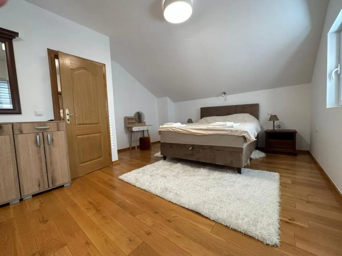 Rent, four bedroom apartment, 250m², Tivat, Crna Gora