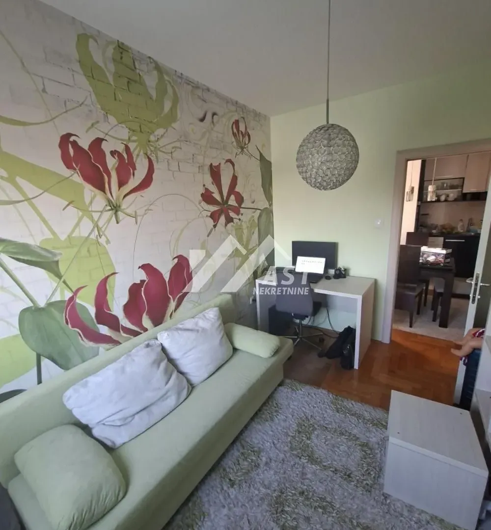 Izdavanje, četvorosoban stan, 82m², Bulevar Evrope, Novi Sad Sve Podlokacije