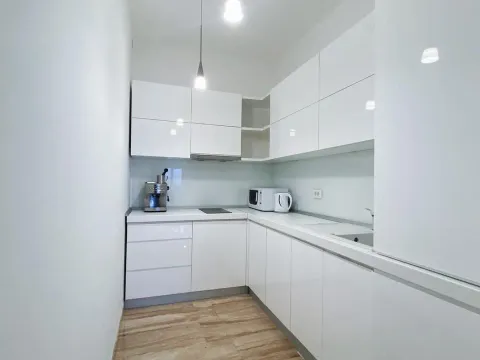 Rent, two bedroom apartment, 80m², Tree cane, Budva - image 7