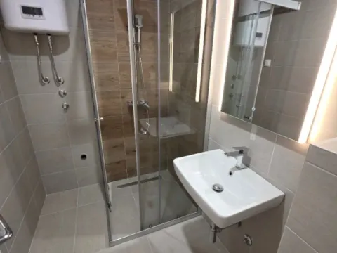 Prodaja, jednosoban stan, 45m², Pobrežje, Podgorica - image 9