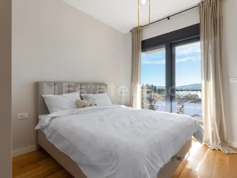 Izdavanje, dvosoban stan, 66m², Centar, Tivat - image 6