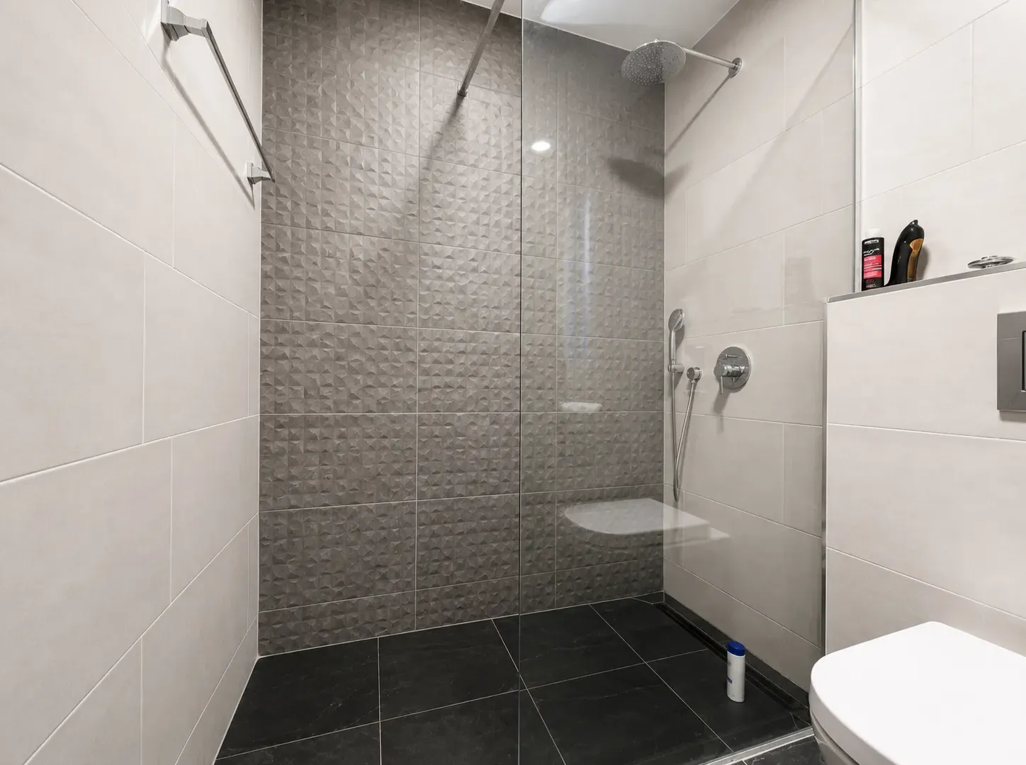 Izdavanje, dvosoban stan, 70m², Ljubović, Podgorica