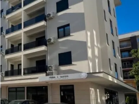 Izdavanje, jednosoban stan, 48m², City Kvart, Podgorica - image 10