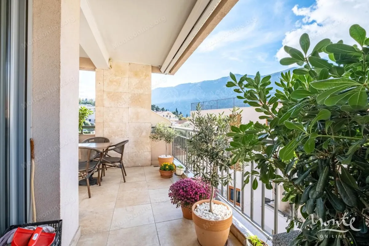 Prodaja, trosoban stan, 114m², Dobrota, Kotor