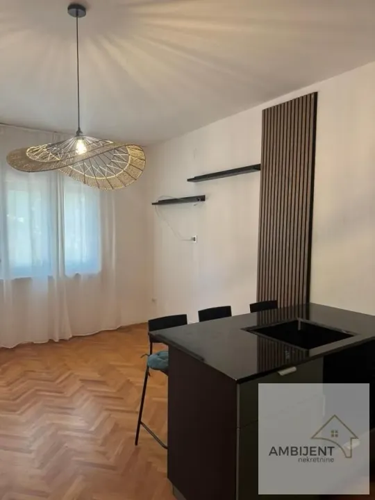 Prodaja, trosoban stan, 54m², Zemun Sve Podlokacije, Beograd