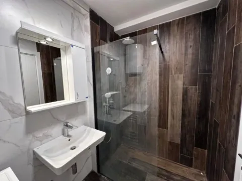 Izdavanje, jednosoban stan, 53m², Centar, Podgorica - image 5