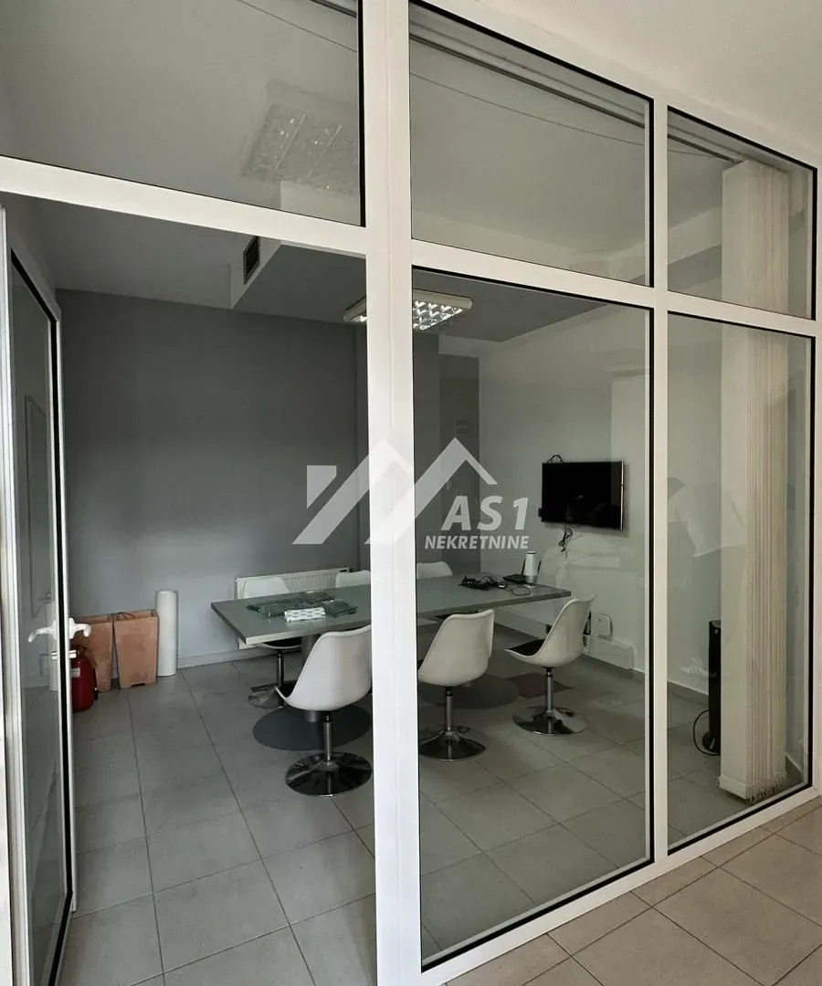 Rent, office space, 280m², Bulevar Oslobodjenja, Novi Sad Sve Podlokacije