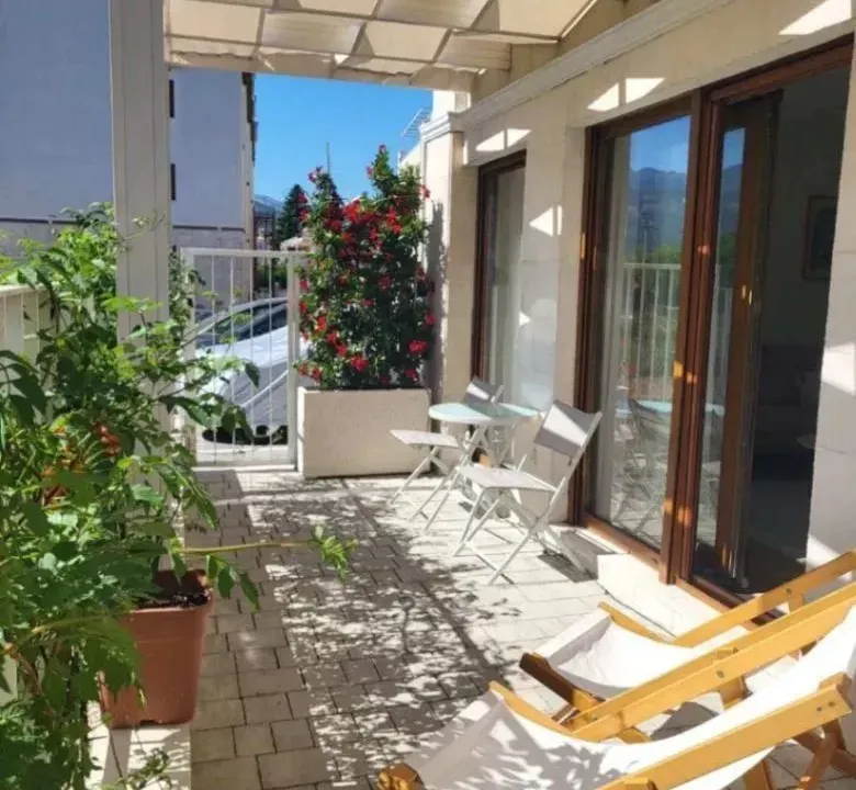 Izdavanje, dvosoban stan, 70m², Seljanovo, Tivat