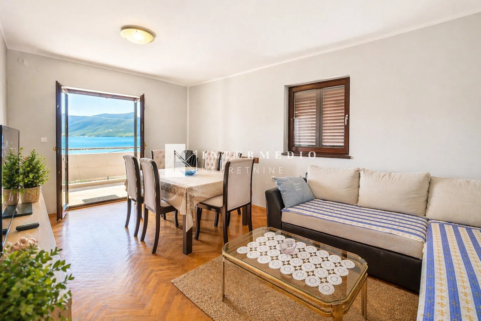 Prodaja, dvosoban stan, 60m², Baošići, Herceg Novi