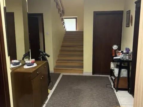 Izdavanje, kuća, 340m², Zemun Sve Podlokacije, Beograd - image 12