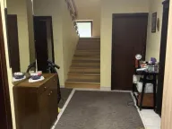 Izdavanje, kuća, 340m², Zemun Sve Podlokacije, Beograd - image 12