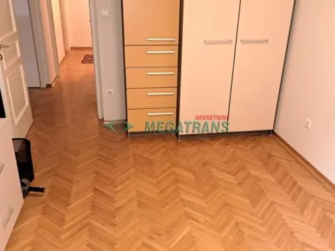 Izdavanje, četvorosoban stan, 98m², Centar, Novi Sad - image 9