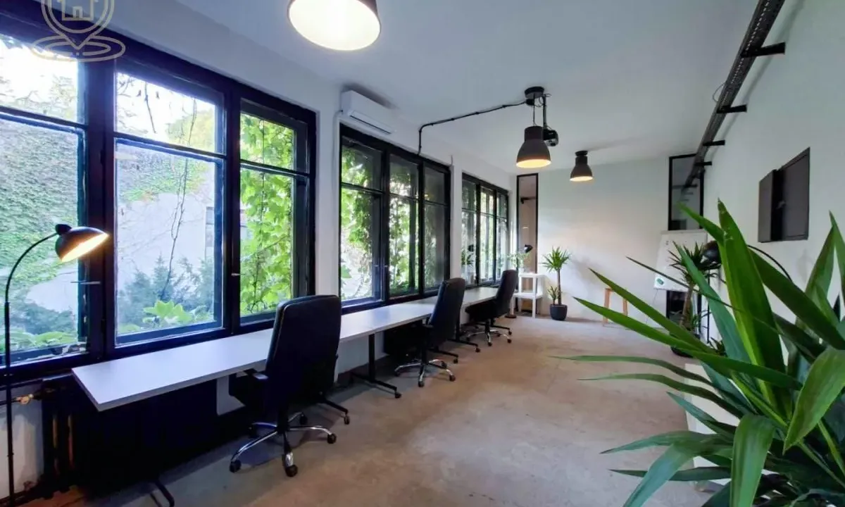 Izdavanje, poslovni prostor, 107m², Centar, Novi Sad