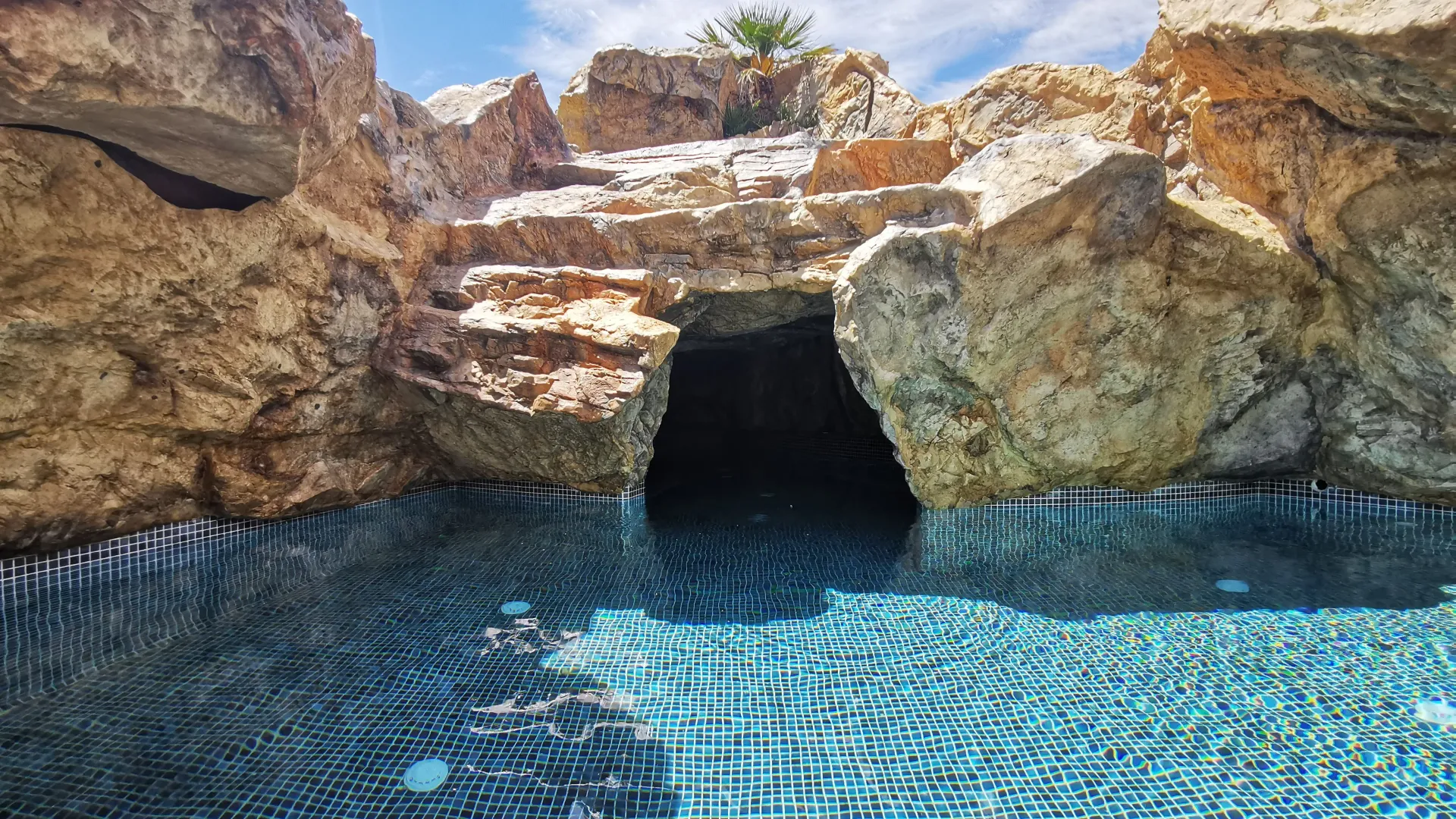 Sale, two bedroom apartment, 83m², Bečići, Budva