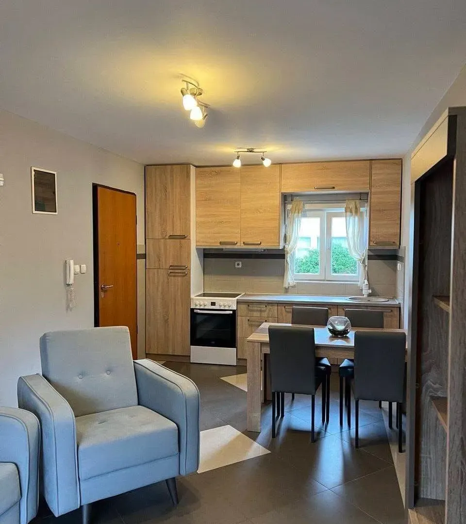 Izdavanje, dvosoban stan, 52m², Kalimanj, Tivat