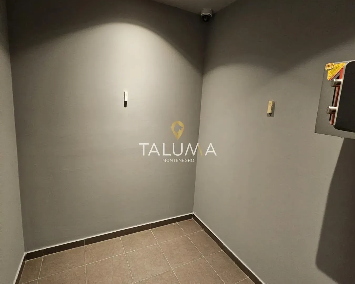 Rent, office space, 180m², City Kvart, Podgorica