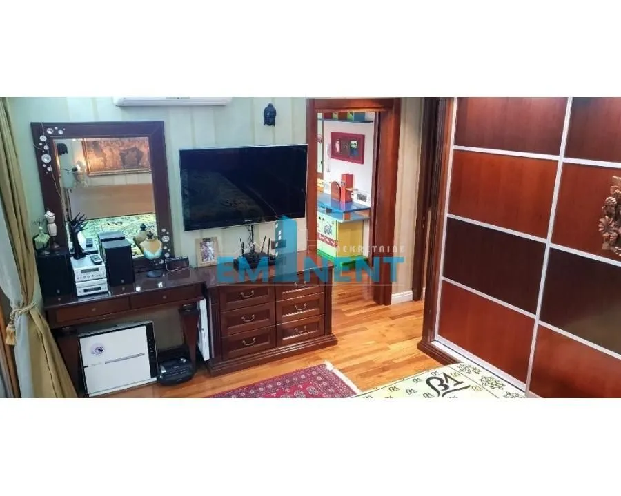 Rent, apartment, 200m², Stari Merkator, Novi Beograd Sve Podlokacije