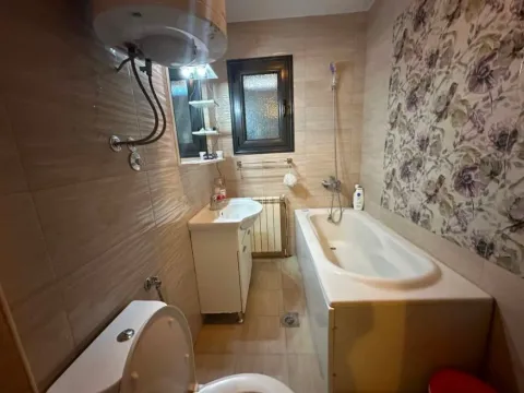 Izdavanje, kuća, 130m², Stari Aerodrom, Podgorica - image 9