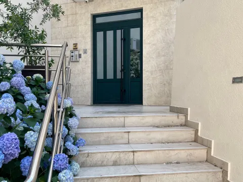Rent, two bedroom apartment, 81m², Bečići, Budva - image 16