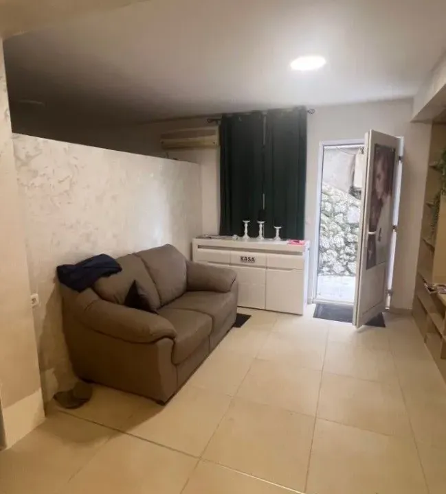 Prodaja, poslovni prostor, 82m², Babin Do, Budva